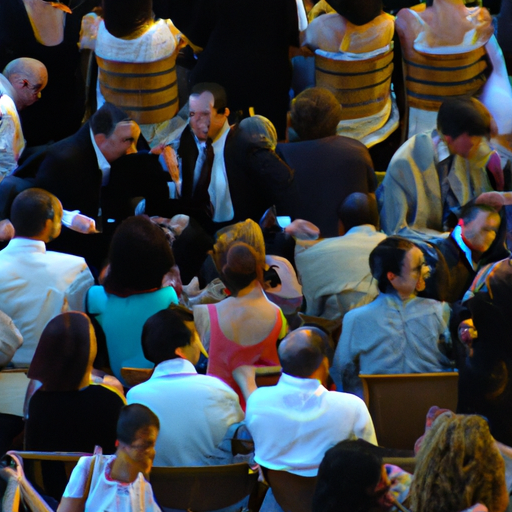 תמונה המציגה קבוצה מגוונת של משתתפים באולם אירועים בירושלים, המשקפת את הדמוגרפיה המתפתחת של הלקוחות.